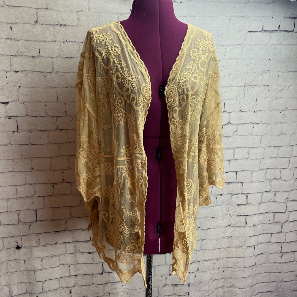 Coco + Carmen size L/XL golden tan lace kimono